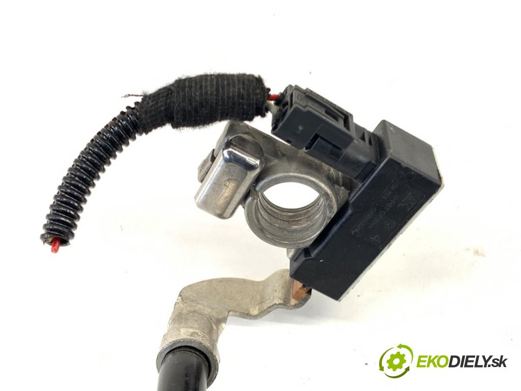 MERCEDES-BENZ KLASA GL SUV 2012 190 kW GL 350 CDI / BlueTec 4-matic (166.823, 166.824) 2987 svorka MINUS: A1665420518