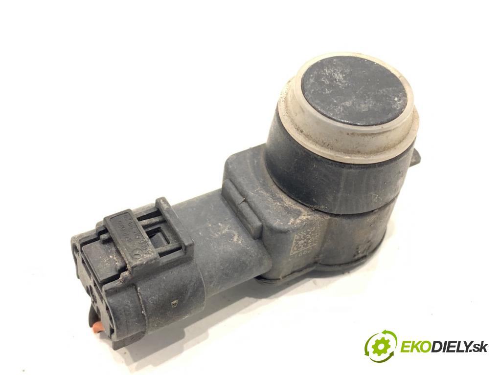 MERCEDES-BENZ KLASA GL SUV 2012 190 kW GL 350 CDI / BlueTec 4-matic (166.823, 166.824) 2987 Snímač PDC A2125420018