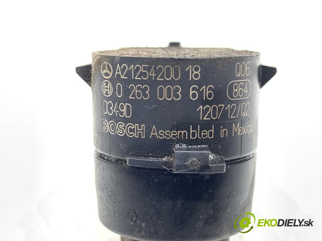 MERCEDES-BENZ KLASA GL SUV 2012 190 kW GL 350 CDI / BlueTec 4-matic (166.823, 166.824) 2987 Snímač PDC A2125420018