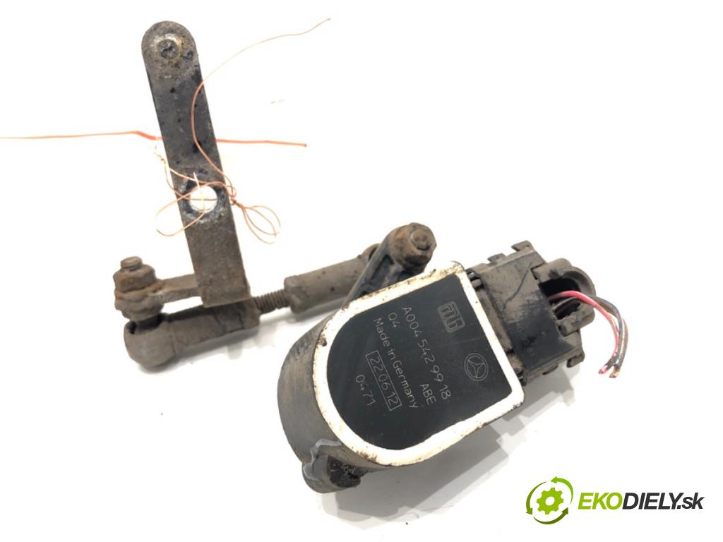 MERCEDES-BENZ KLASA GL SUV 2012 190 kW GL 350 CDI / BlueTec 4-matic (166.823, 166.824) 2987 Snímač XENON zad ľavy A0045429918