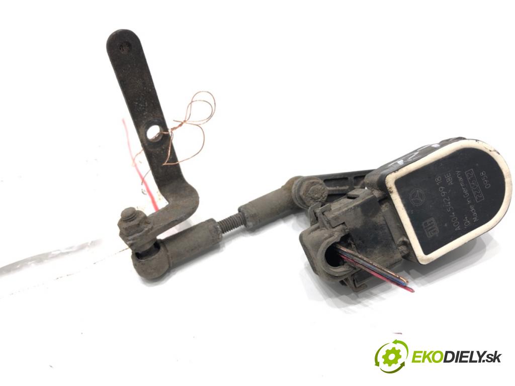 MERCEDES-BENZ KLASA GL SUV 2012 190 kW GL 350 CDI / BlueTec 4-matic (166.823, 166.824) 2987 Snímač XENON zad pravy A0045429918