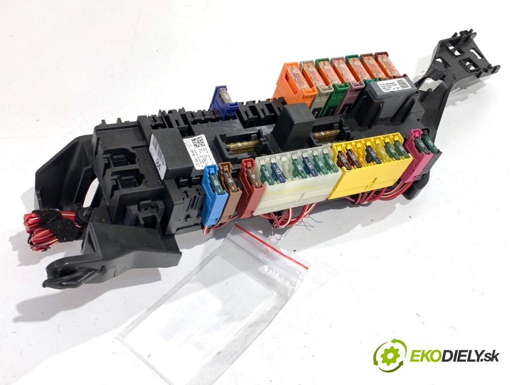 MERCEDES-BENZ KLASA GL SUV 2012 190 kW GL 350 CDI / BlueTec 4-matic (166.823, 166.824) 2987 Skrinka poistková A1665402350 (Poistková skrinka)