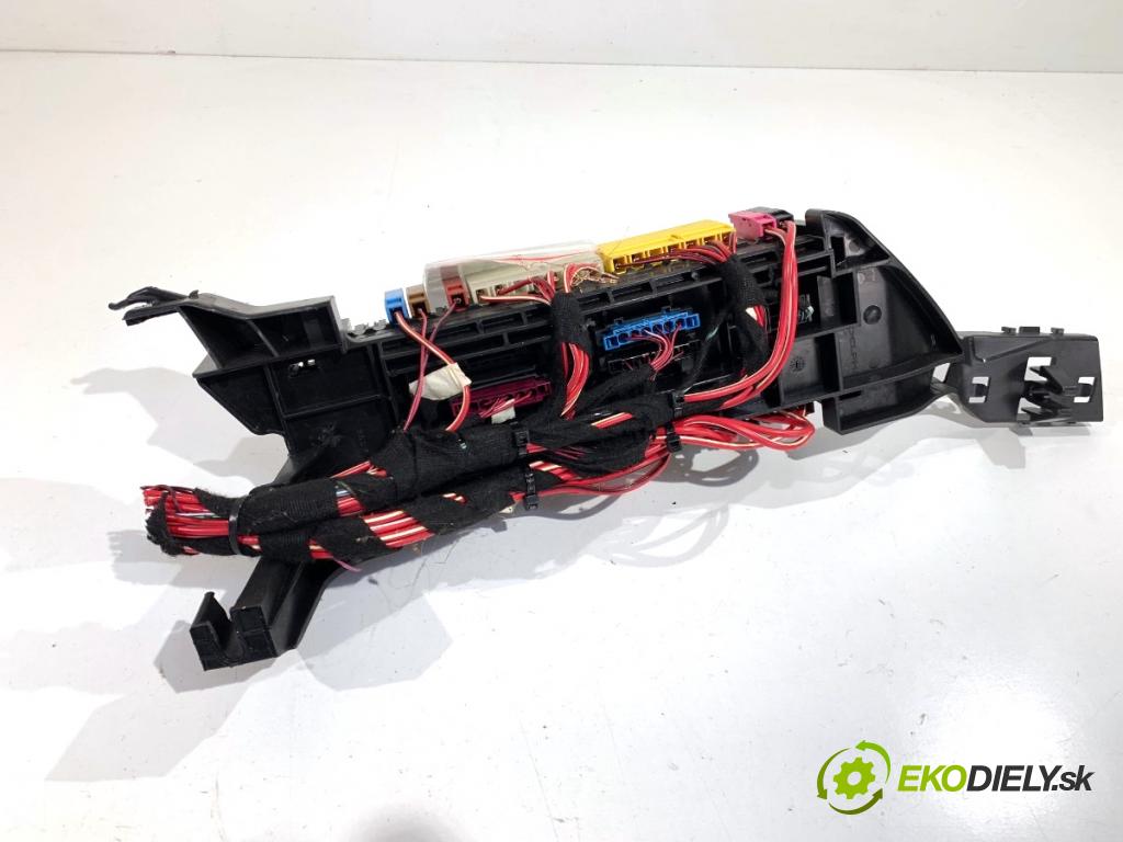 MERCEDES-BENZ KLASA GL SUV 2012 190 kW GL 350 CDI / BlueTec 4-matic (166.823, 166.824) 2987 Skrinka poistková A1665402350 (Poistková skrinka)