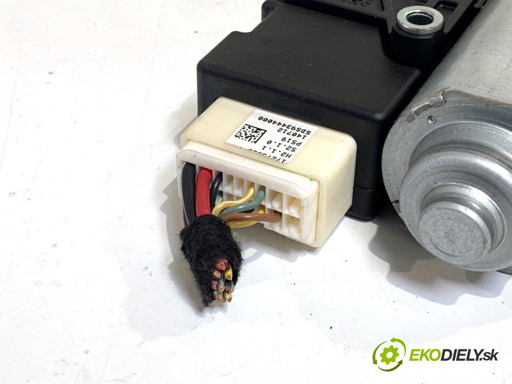 MERCEDES-BENZ KLASA GL SUV 2012 190 kW GL 350 CDI / BlueTec 4-matic (166.823, 166.824) 2987 motor střešního okna A1668200108