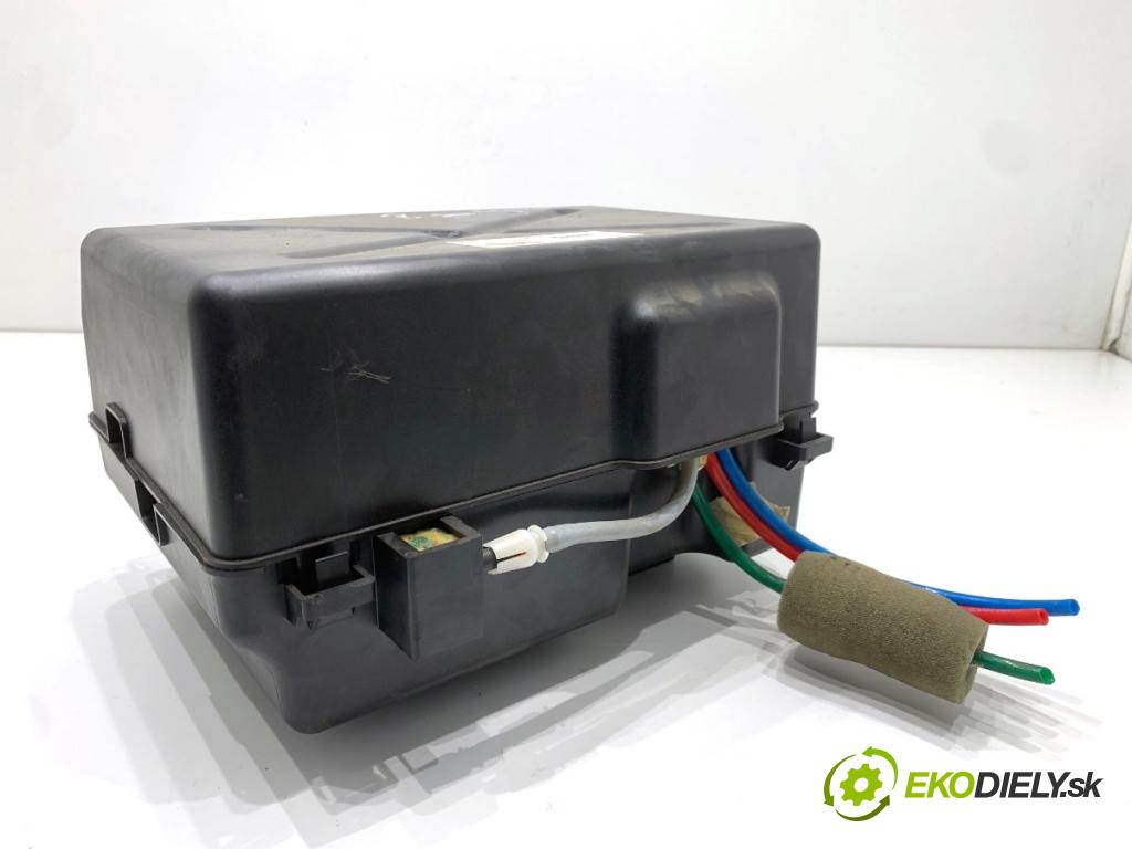 MERCEDES-BENZ KLASA GL SUV 2012 190 kW GL 350 CDI / BlueTec 4-matic (166.823, 166.824) 2987 pumpa centrálneho zámku A0008005648 (Riadiaca jednotka centrálneho zámku)