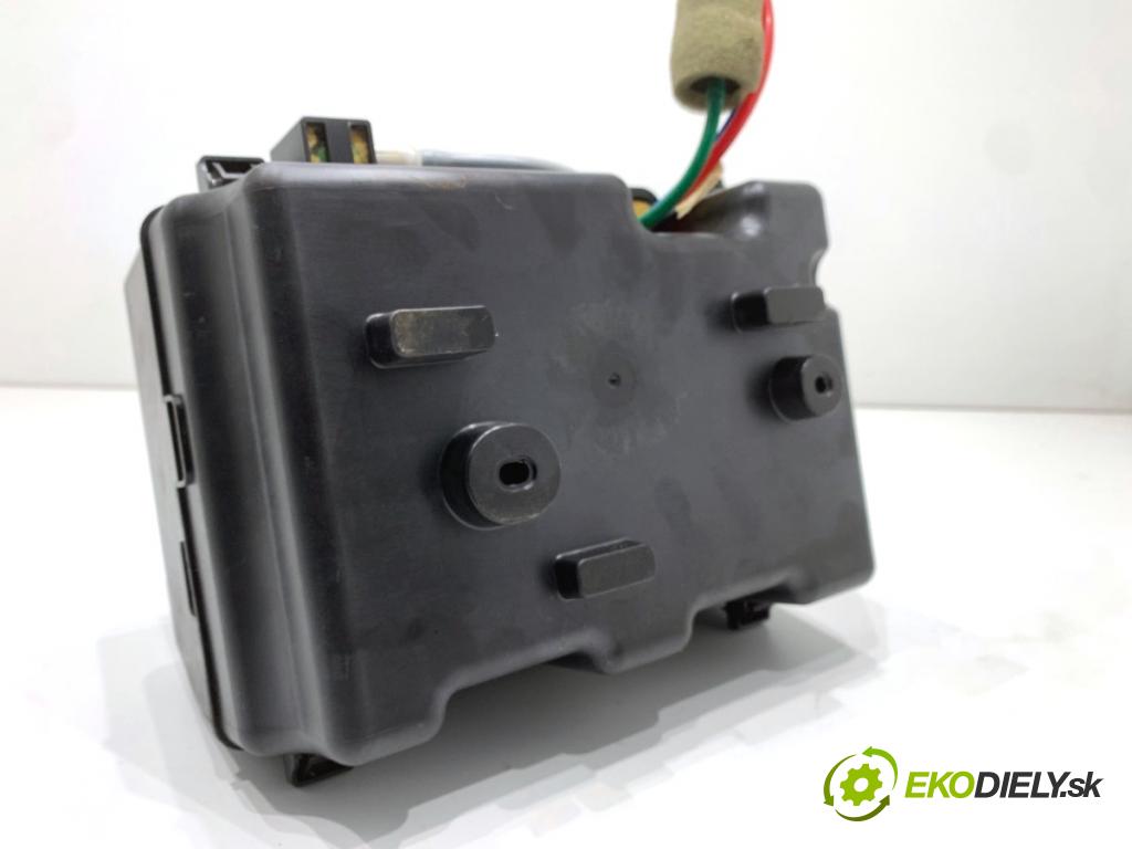 MERCEDES-BENZ KLASA GL SUV 2012 190 kW GL 350 CDI / BlueTec 4-matic (166.823, 166.824) 2987 pumpa centrálneho zámku A0008005648 (Riadiaca jednotka centrálneho zámku)