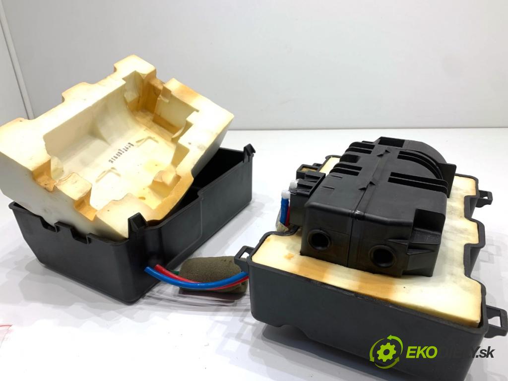 MERCEDES-BENZ KLASA GL SUV 2012 190 kW GL 350 CDI / BlueTec 4-matic (166.823, 166.824) 2987 pumpa centrálneho zámku A0008005648 (Riadiaca jednotka centrálneho zámku)