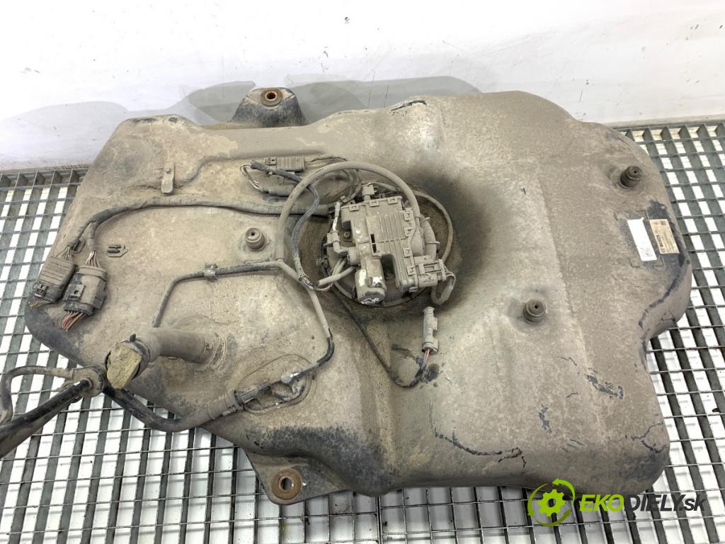 MERCEDES-BENZ KLASA GL SUV 2012 190 kW GL 350 CDI / BlueTec 4-matic (166.823, 166.824) 2987 Nádržka SCR: A1664701201 A1664701001