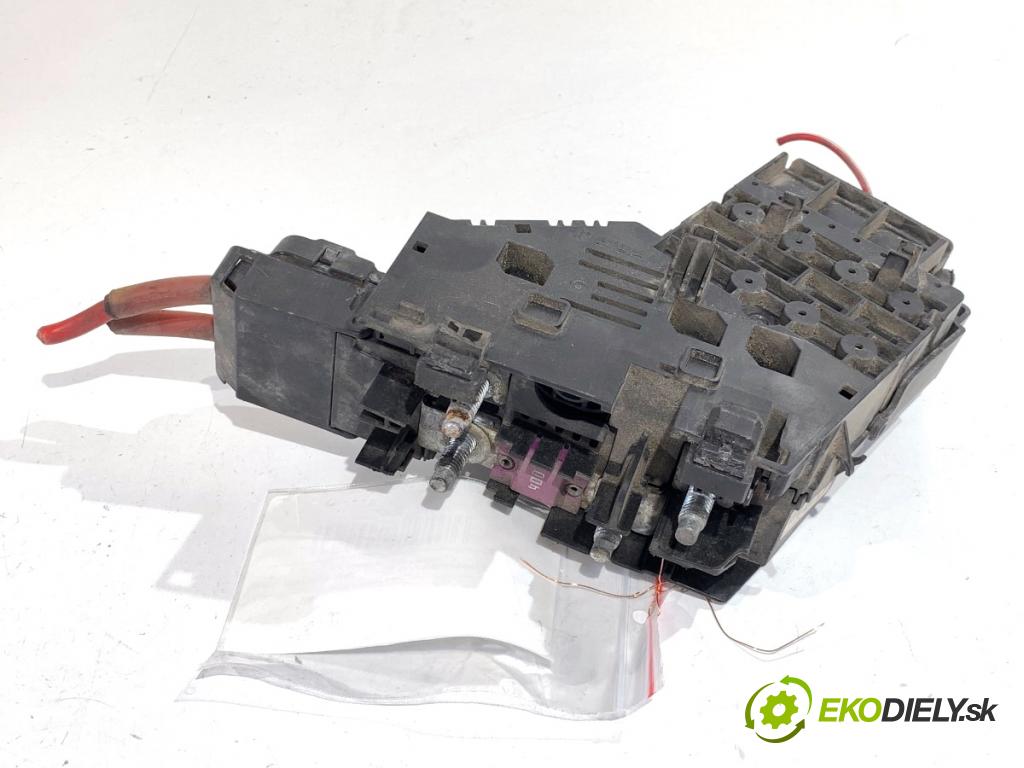 MERCEDES-BENZ KLASA GL SUV 2012 190 kW GL 350 CDI / BlueTec 4-matic (166.823, 166.824) 2987 Skrinka poistková A1665402450 (Poistková skrinka)