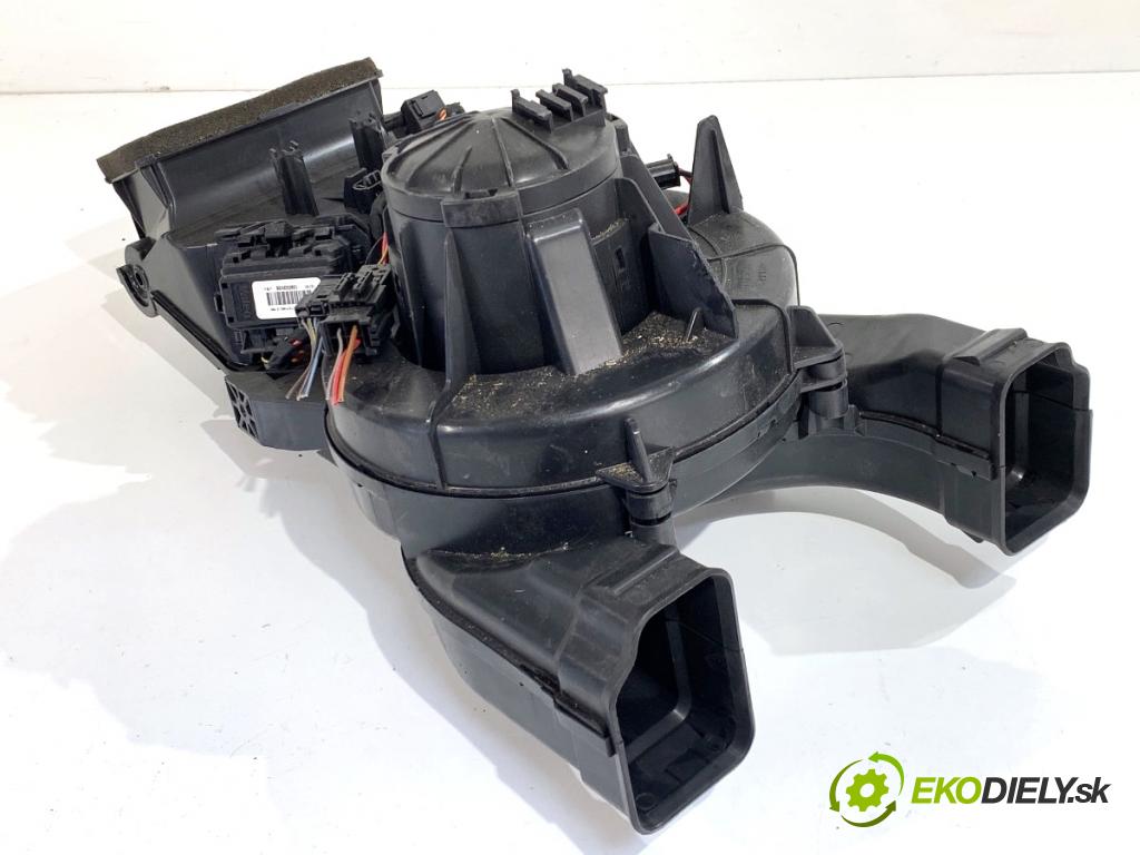 MERCEDES-BENZ KLASA GL SUV 2012 190 kW GL 350 CDI / BlueTec 4-matic (166.823, 166.824) 2987 ventilátor kúrenia zad T1013158N