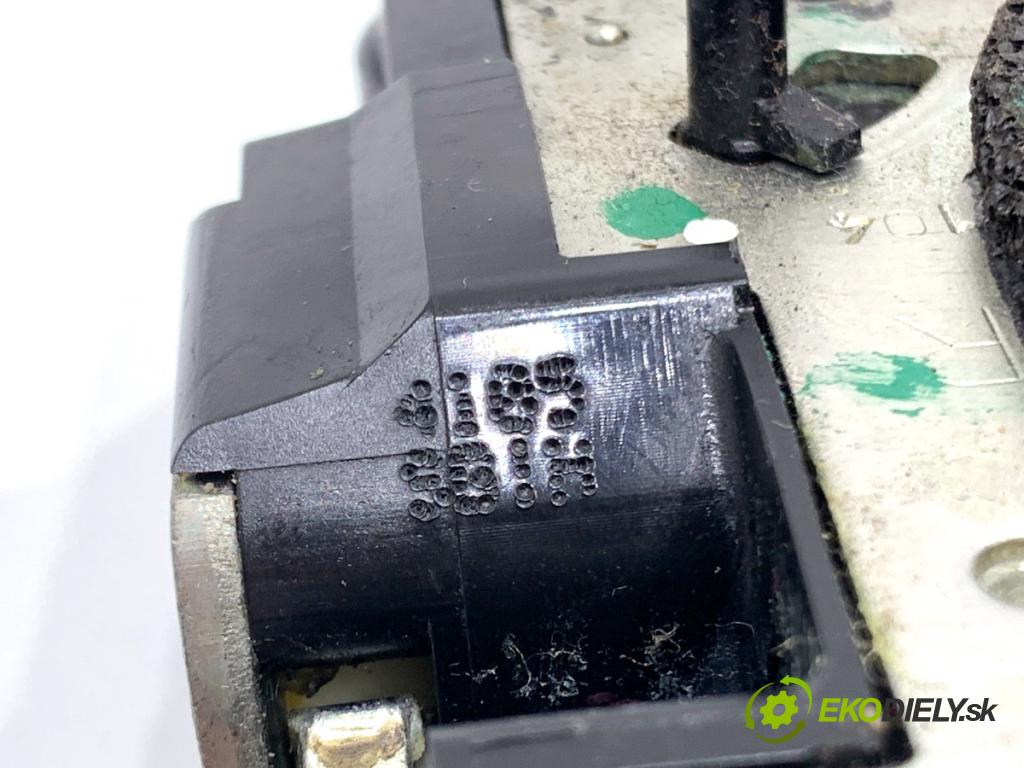 NISSAN QASHQAI J11 SUV 2014 96 kW 1.6 dCi 1598 zámok Dvere pravy zad