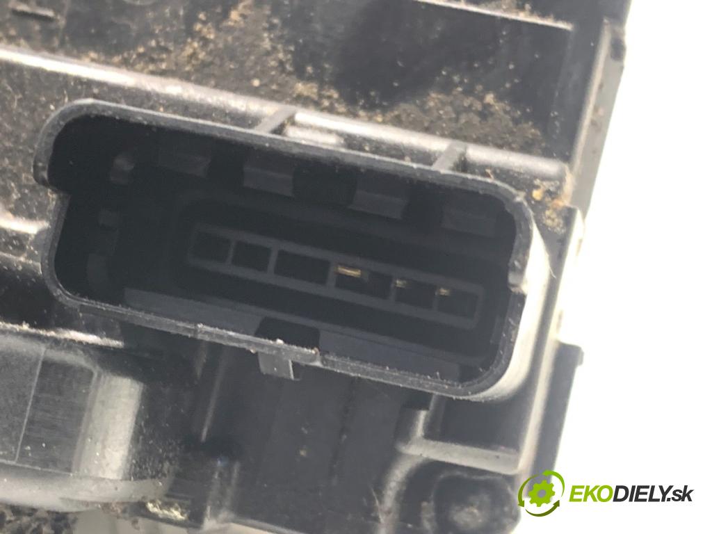 NISSAN QASHQAI J11 SUV 2014 96 kW 1.6 dCi 1598 zámok Dvere ľavy zad