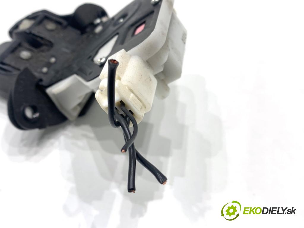 NISSAN QASHQAI J11 SUV 2014 96 kW 1.6 dCi 1598 zámok dverí zad