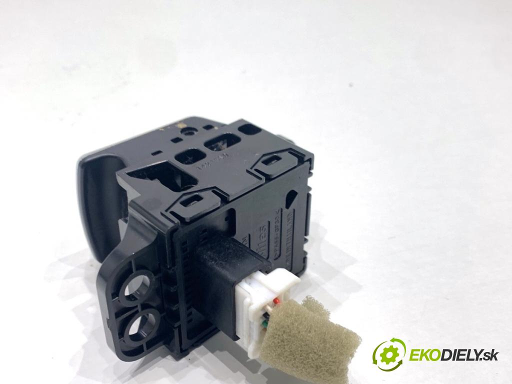 NISSAN QASHQAI J11 SUV 2014 96 kW 1.6 dCi 1598 spínač brzdy ruční brzdy  (Páčky pod volantem)