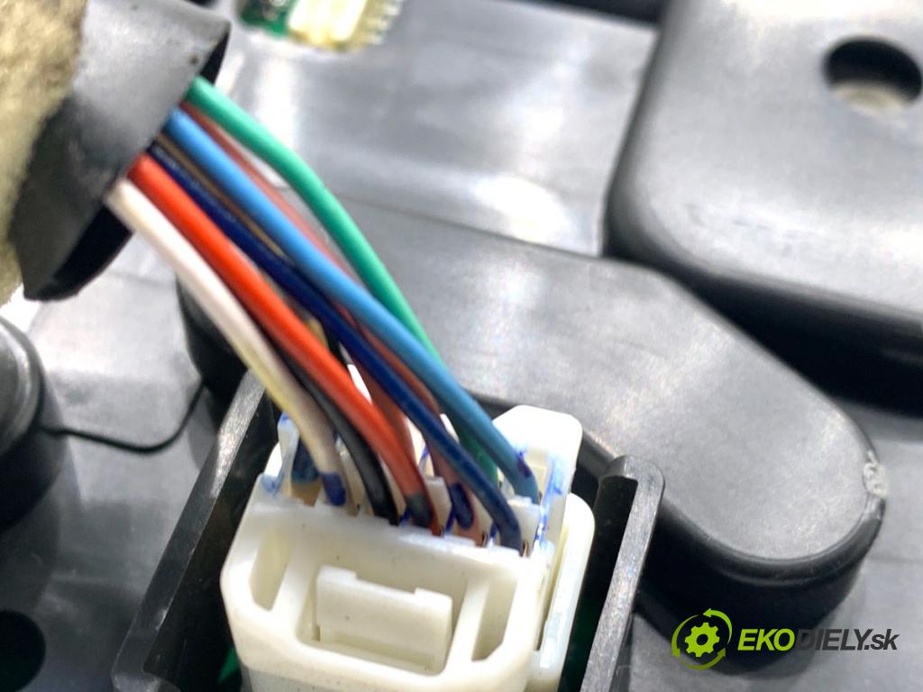 NISSAN QASHQAI J11 SUV 2014 96 kW 1.6 dCi 1598 prístrojovka 4EL2C (Přístrojová deska)