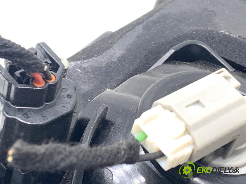 NISSAN QASHQAI J11 SUV 2014 96 kW 1.6 dCi 1598 světlo zadní část pravá vnitřní 265504EA5A (Klika dveří ostatní)