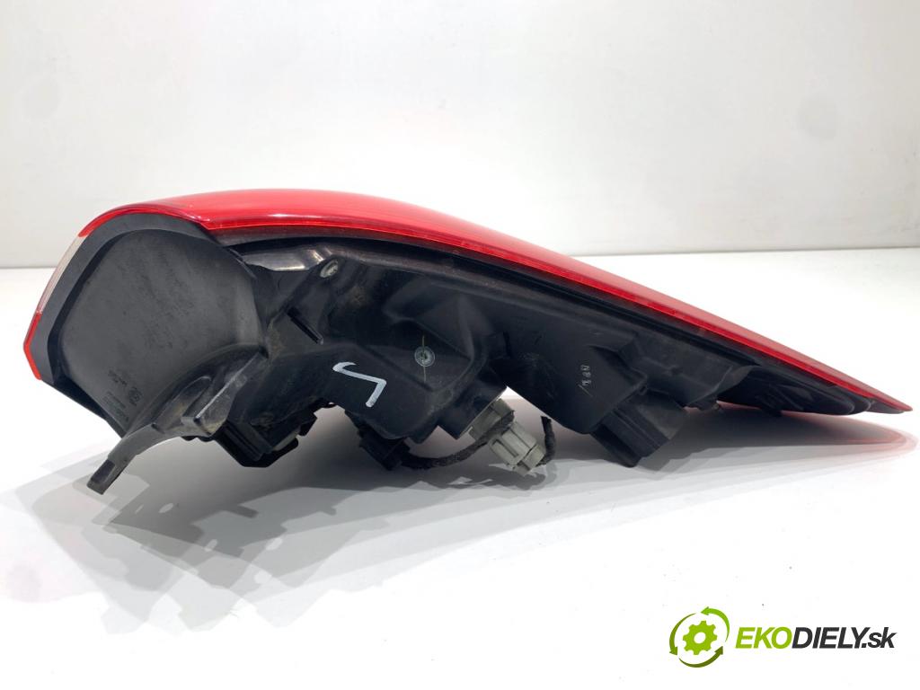 NISSAN QASHQAI J11 SUV 2014 96 kW 1.6 dCi 1598 světlo levý zadní část 220-18013