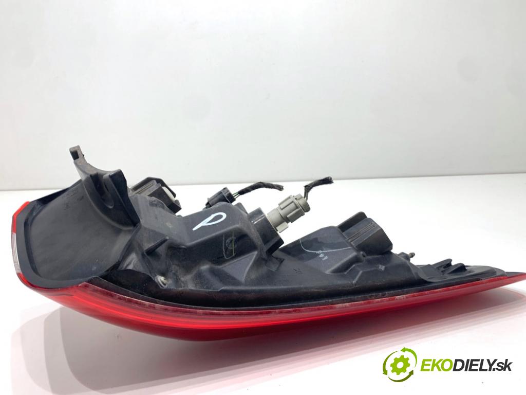 NISSAN QASHQAI J11 SUV 2014 96 kW 1.6 dCi 1598 Svetlo pravy zad 220-18013