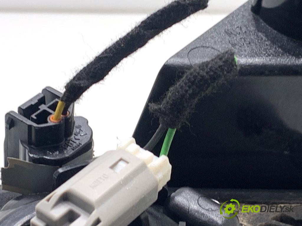 NISSAN QASHQAI J11 SUV 2014 96 kW 1.6 dCi 1598 Svetlo zad ľavá strana vnútorná 265554EA5A (Kľučka dverí ostatné)