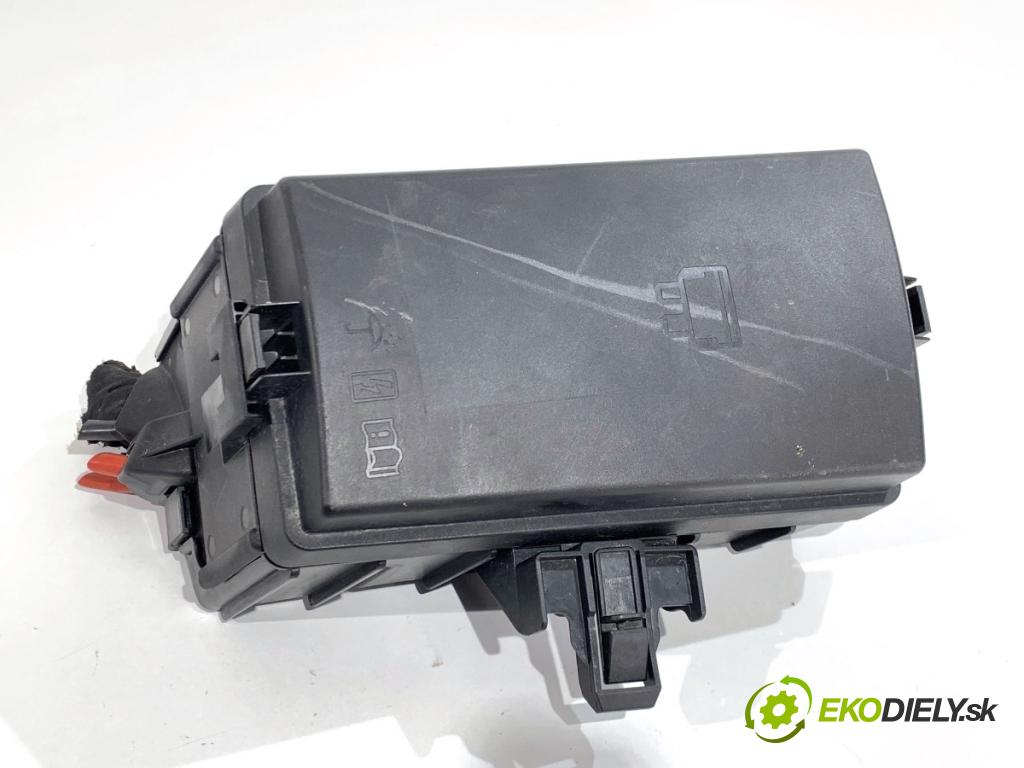SKODA OCTAVIA III Kombi 2015 110 kW 2.0 TDI 1968 Skrinka poistková 5Q0907361D (Poistková skrinka)