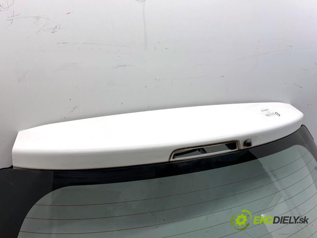 TOYOTA YARIS III liftback 2019 82 kW 1.5 (NSP131_) 1496 kapota zad