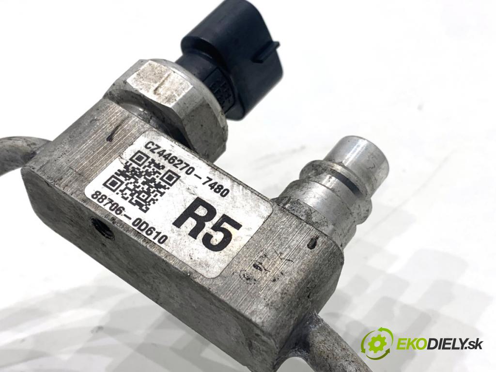 TOYOTA YARIS III liftback 2019 82 kW 1.5 (NSP131_) 1496 rúrka klimatizace 88706-0D610 (Trubka klimatizace)