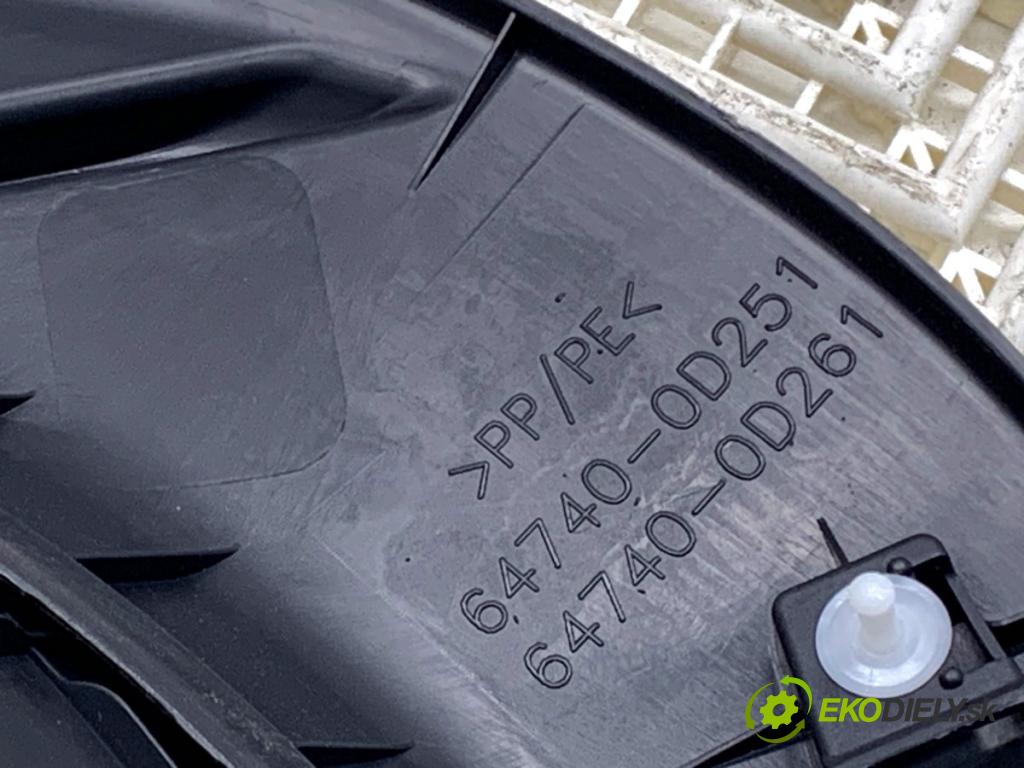 TOYOTA YARIS III liftback 2019 82 kW 1.5 (NSP131_) 1496 ča kufra levý 64740-0D251