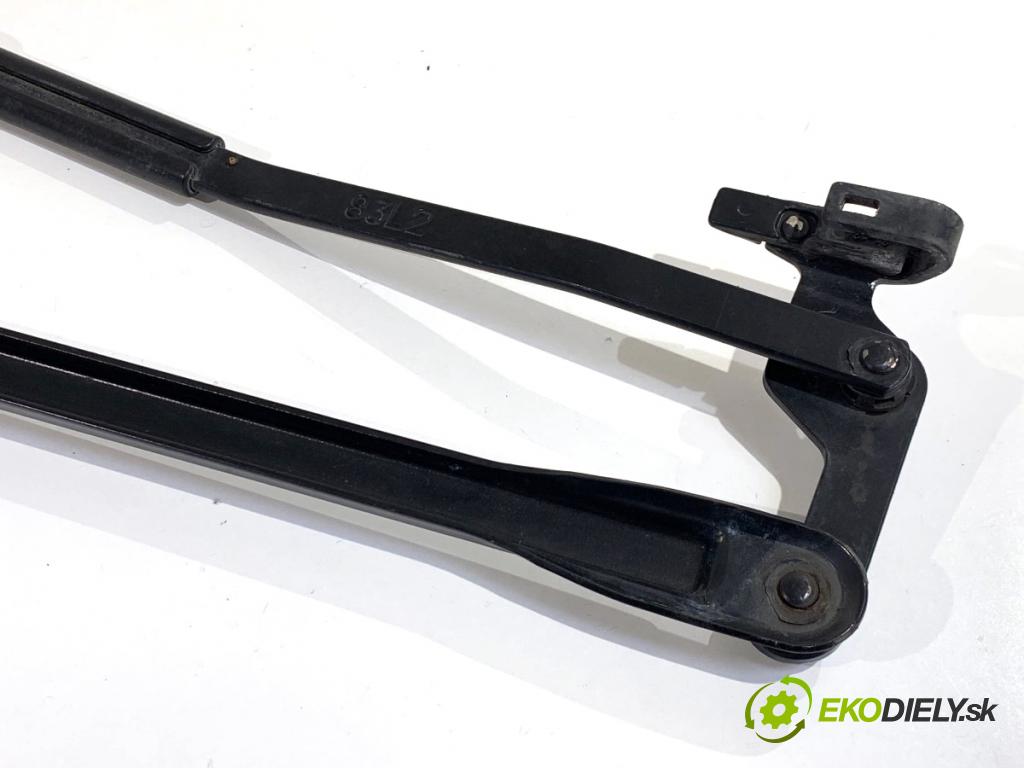 TOYOTA YARIS III liftback 2019 82 kW 1.5 (NSP131_) 1496 ramena stěrače přední část