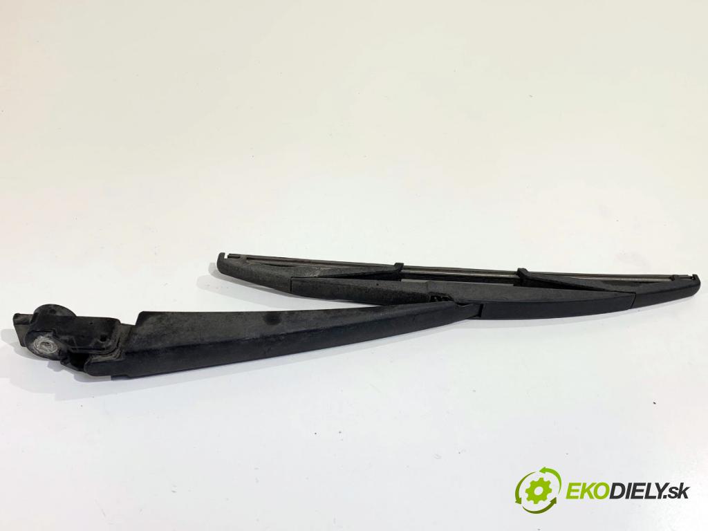 TOYOTA YARIS III liftback 2019 82 kW 1.5 (NSP131_) 1496 Rameno stierače zad