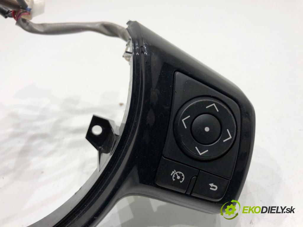 TOYOTA YARIS III liftback 2019 82 kW 1.5 (NSP131_) 1496 SPÍNAČE: volantu