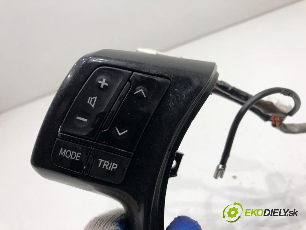 TOYOTA YARIS III liftback 2019 82 kW 1.5 (NSP131_) 1496 SPÍNAČE: volantu