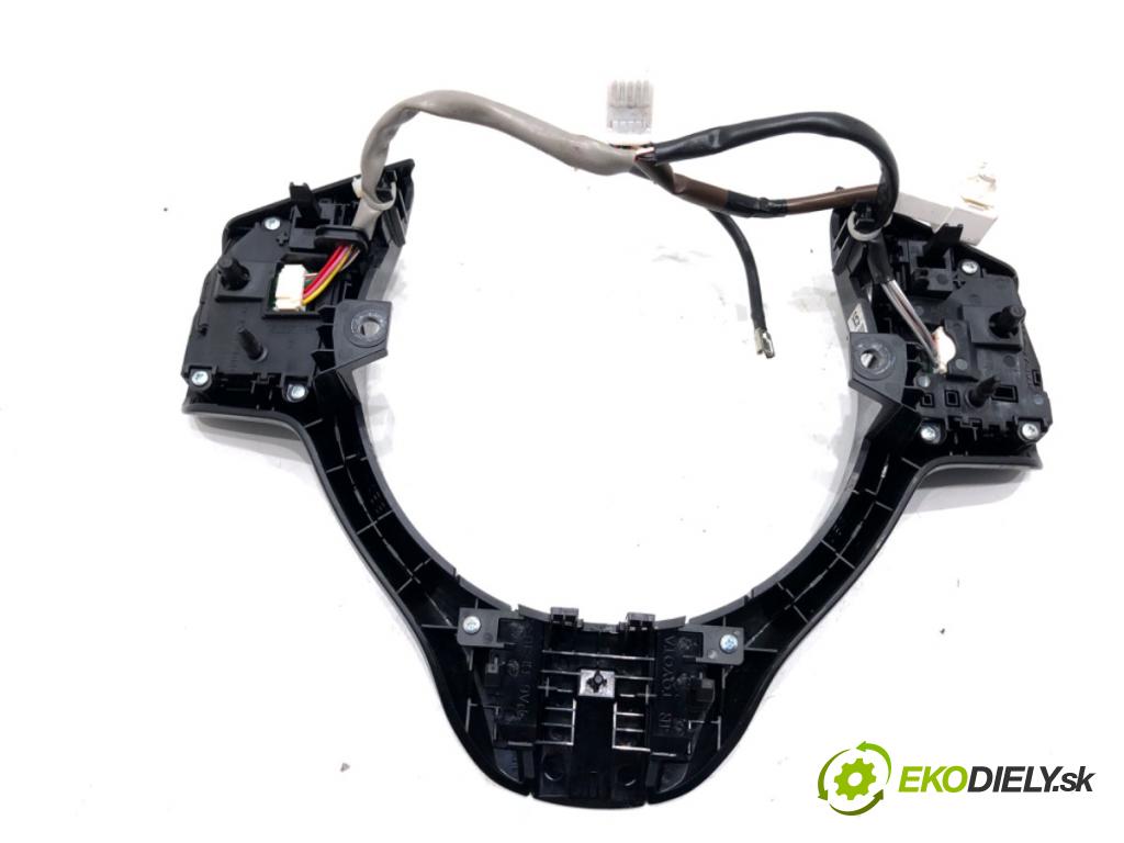 TOYOTA YARIS III liftback 2019 82 kW 1.5 (NSP131_) 1496 SPÍNAČE: volantu