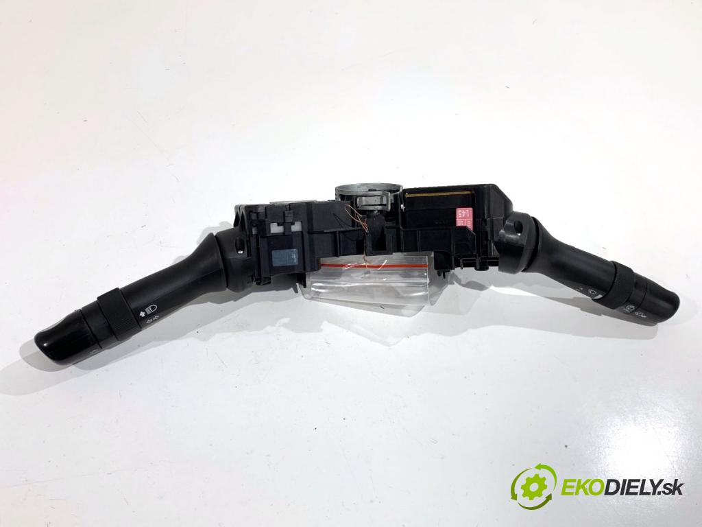 TOYOTA YARIS III liftback 2019 82 kW 1.5 (NSP131_) 1496 Prepínač kombinovaný  (Prepínacie páčky pod volantom)