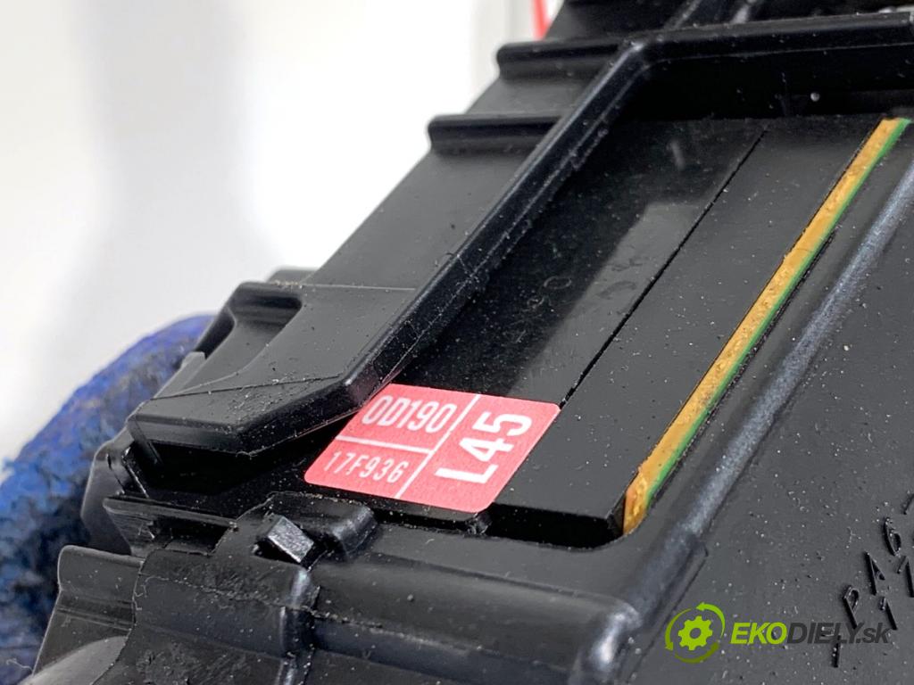 TOYOTA YARIS III liftback 2019 82 kW 1.5 (NSP131_) 1496 Prepínač kombinovaný  (Prepínacie páčky pod volantom)