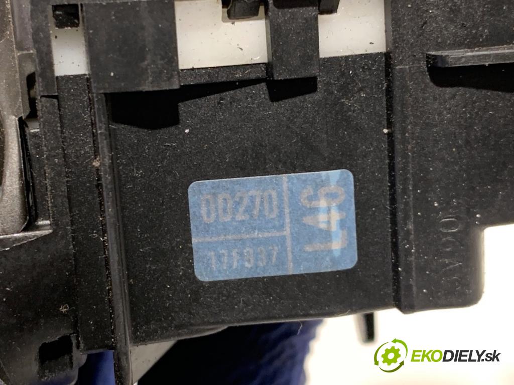 TOYOTA YARIS III liftback 2019 82 kW 1.5 (NSP131_) 1496 Prepínač kombinovaný  (Prepínacie páčky pod volantom)