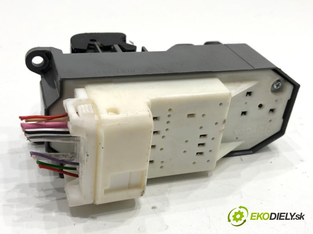 TOYOTA YARIS III liftback 2019 82 kW 1.5 (NSP131_) 1496 Prepínač okien  (Prepínacie páčky pod volantom)