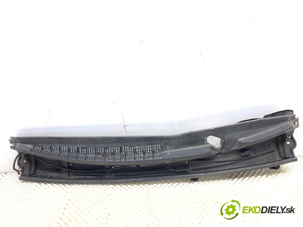 TOYOTA YARIS III liftback 2019 82 kW 1.5 (NSP131_) 1496 Torpédo, plast pod čelné okno 55781-0D400 55783-0D160 (Torpédo (plast pod čelným sklom))