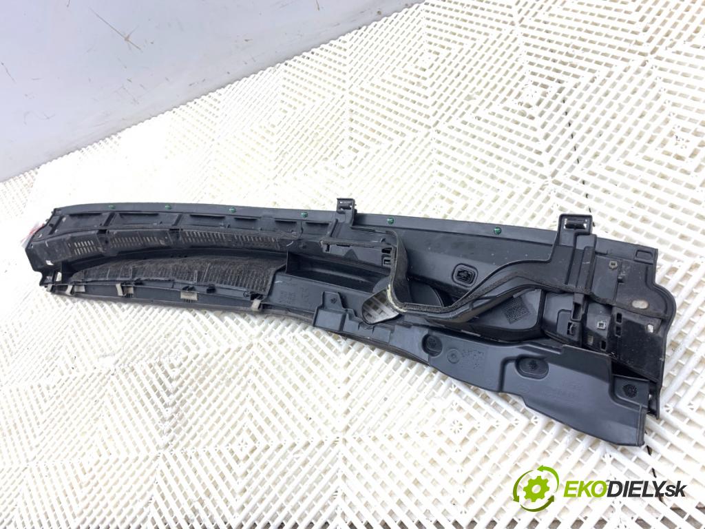 TOYOTA YARIS III liftback 2019 82 kW 1.5 (NSP131_) 1496 Torpédo, plast pod čelné okno 55781-0D400 55783-0D160 (Torpédo (plast pod čelným sklom))