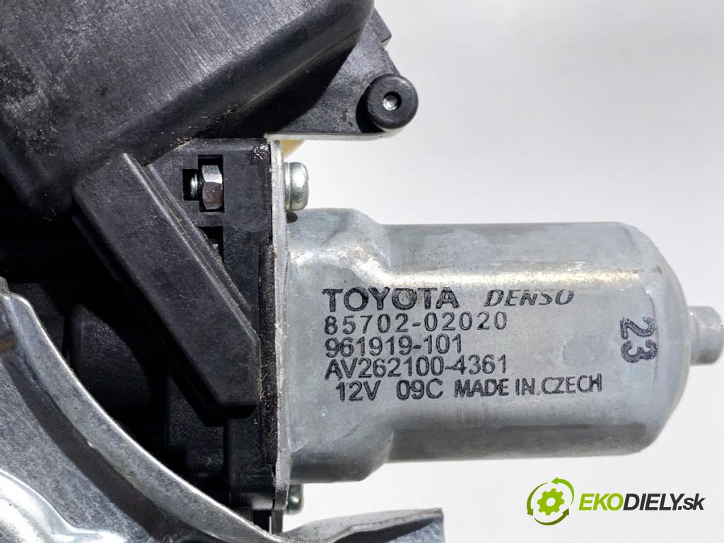 TOYOTA YARIS III liftback 2019 82 kW 1.5 (NSP131_) 1496 mechanismus okna levý přední část 85720-0D360