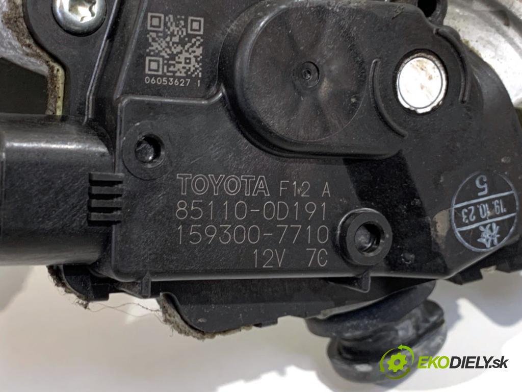TOYOTA YARIS III liftback 2019 82 kW 1.5 (NSP131_) 1496 Mechanizmus stieračov predný 85110-0D191 (Motorček stieračov predný)