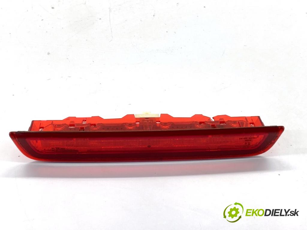 TOYOTA YARIS III liftback 2019 82 kW 1.5 (NSP131_) 1496 Svetlo brzdových svetiel 81570-0D152