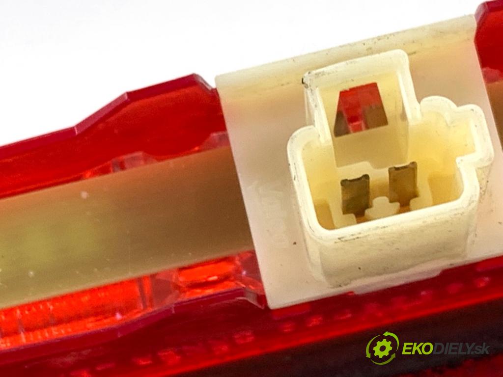 TOYOTA YARIS III liftback 2019 82 kW 1.5 (NSP131_) 1496 Svetlo brzdových svetiel 81570-0D152