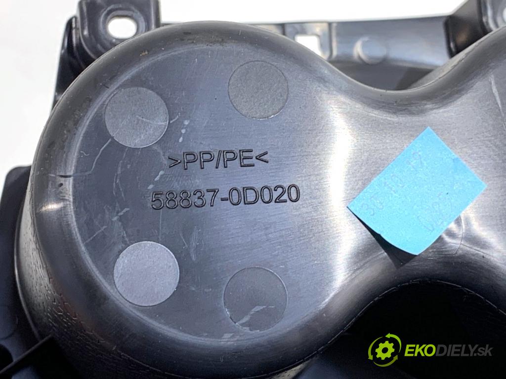 TOYOTA YARIS III liftback 2019 82 kW 1.5 (NSP131_) 1496 Držiak na nápoje 58837-0D020 (Držiak (úchyt) na nápoje)