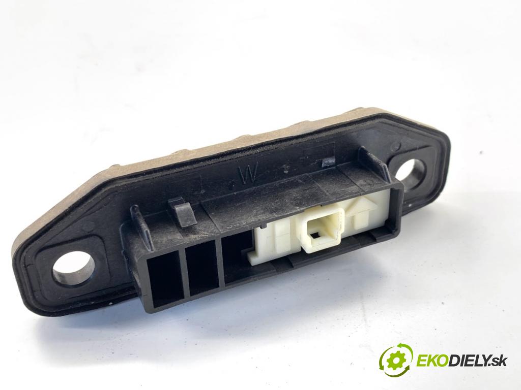 TOYOTA YARIS III liftback 2019 82 kW 1.5 (NSP131_) 1496 Kľučka dverí zad