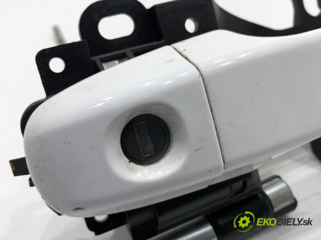 TOYOTA YARIS III liftback 2019 82 kW 1.5 (NSP131_) 1496 klika vnejší levý přední část