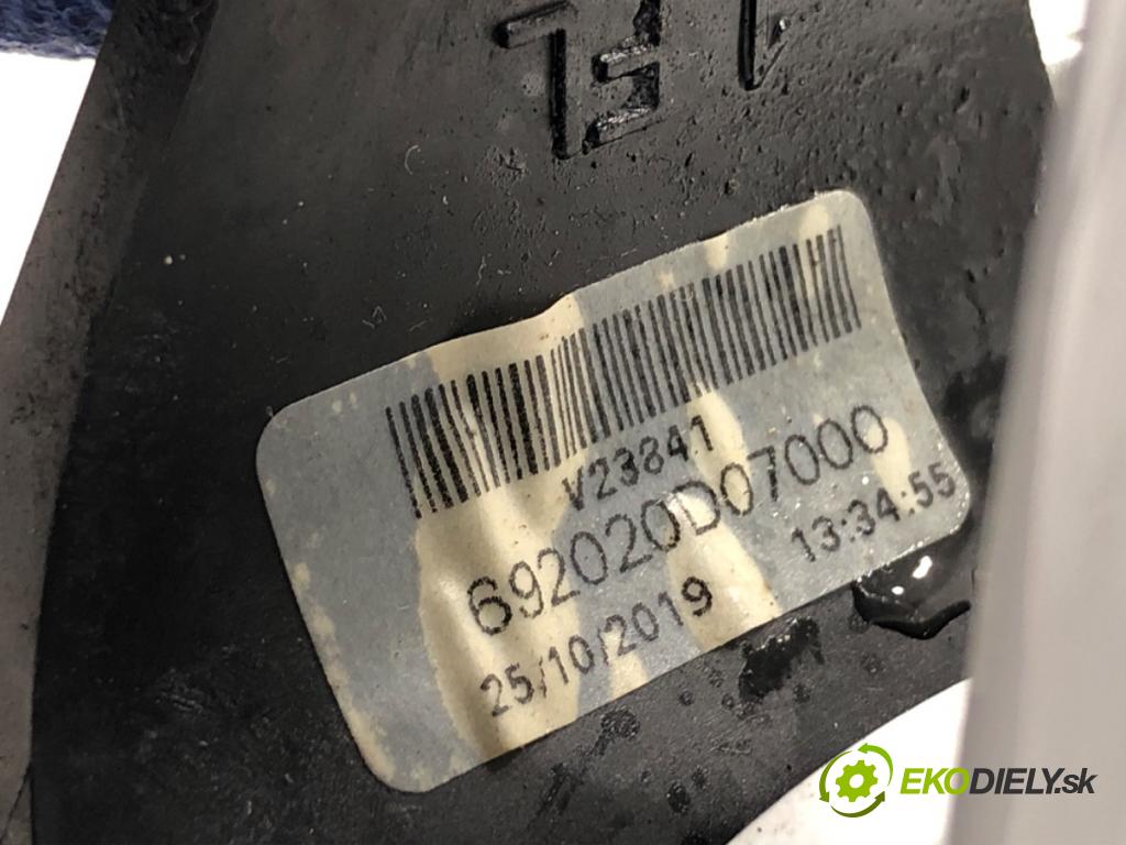 TOYOTA YARIS III liftback 2019 82 kW 1.5 (NSP131_) 1496 Kľučka vonkajšia ľavy predný