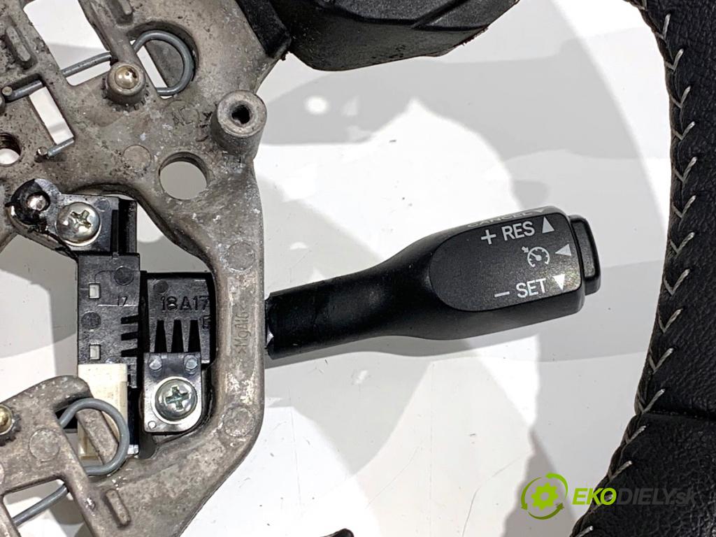 TOYOTA YARIS III liftback 2019 82 kW 1.5 (NSP131_) 1496 Volant  (Volant)
