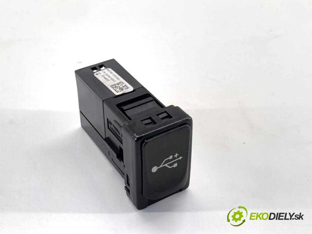 TOYOTA YARIS III liftback 2019 82 kW 1.5 (NSP131_) 1496 HNÍZDO: USB 86190-0D060