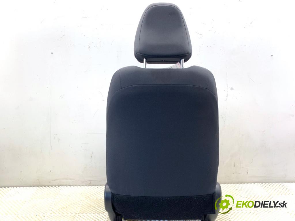 TOYOTA YARIS III liftback 2019 82 kW 1.5 (NSP131_) 1496 Sedadlo pravy predný
