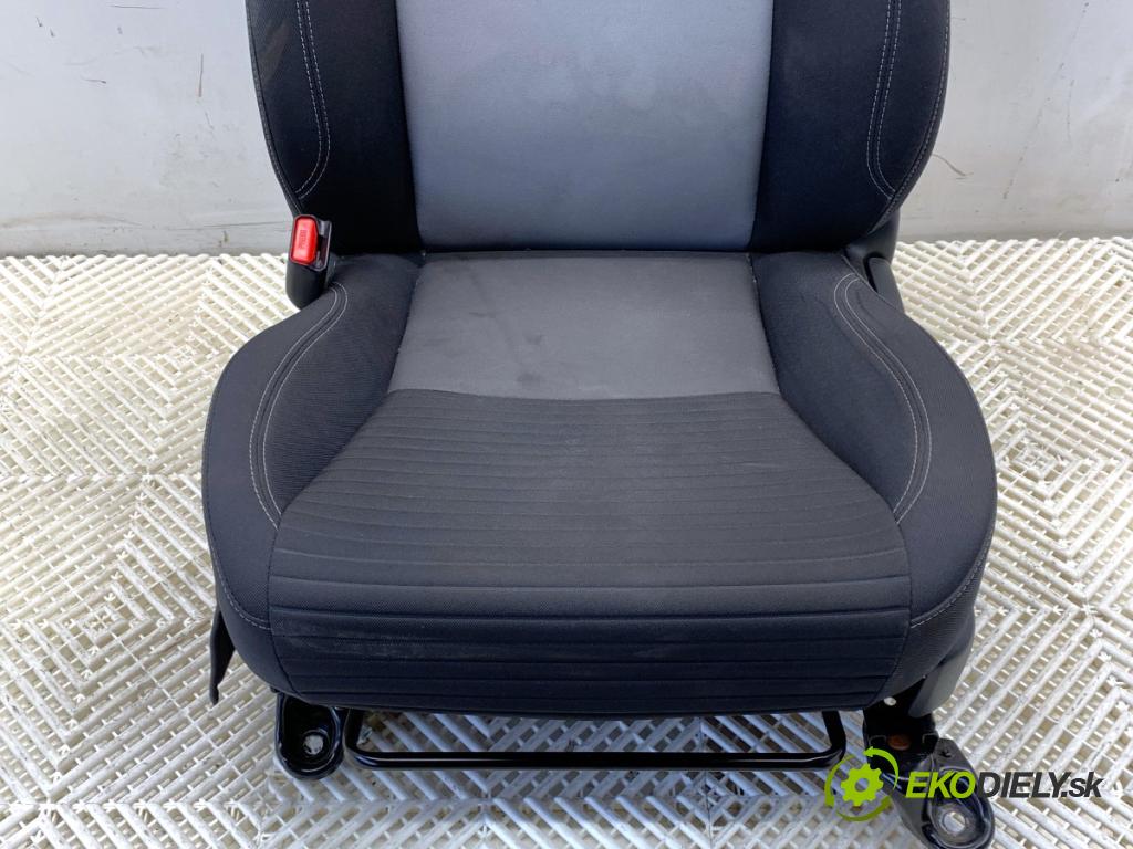 TOYOTA YARIS III liftback 2019 82 kW 1.5 (NSP131_) 1496 Sedadlo ľavy predný